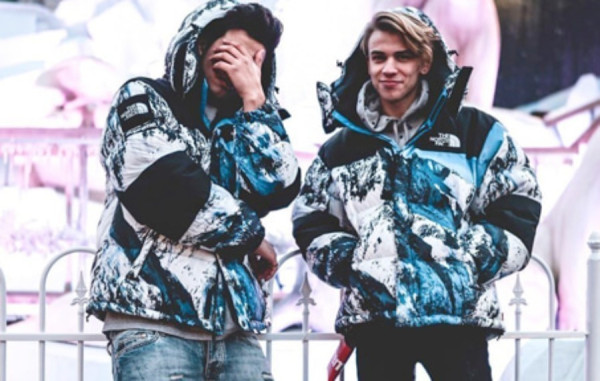 슈프림 X 노스*이스 마운틴 구스다운 패딩점퍼