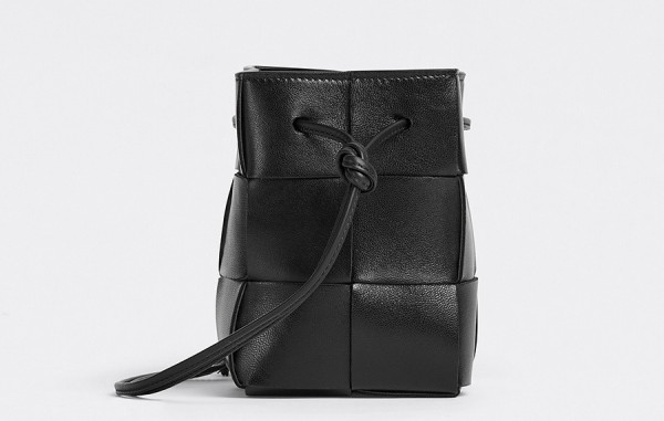 보*가 베*타 램스킨 미니 카세트 버킷백 (2color)