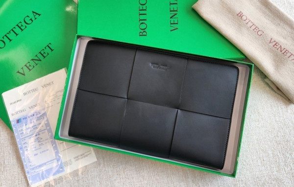 보*가 베*타 소가죽 우븐 클러치백