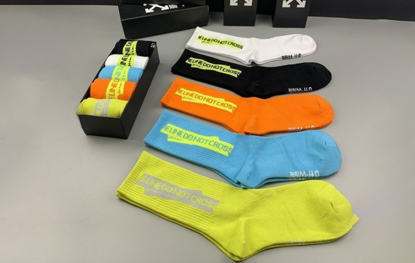 OFF 빈티지 레터링 롱 삭스 5종 (HIGH QUALITY)