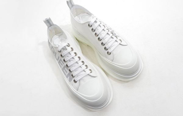 알*산더 맥퀸 슬릭 그래피티 로우 스니커즈 화이트/그레이