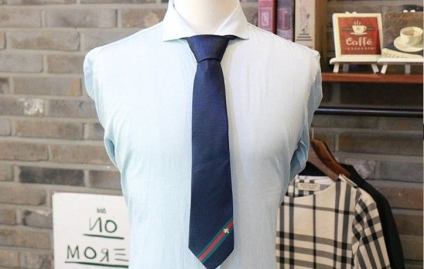 9찌 22SS 웹 벌자수 펀칭 넥타이 (HIGH QUALITY)