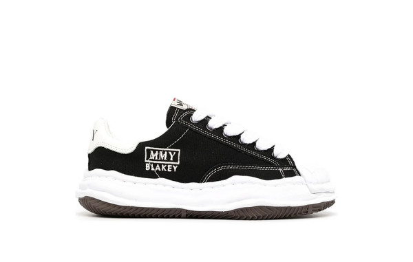 메종 미하라 야S히로 블레이키 OG 솔 캔버스 로우탑 스니커즈 블랙/화이트